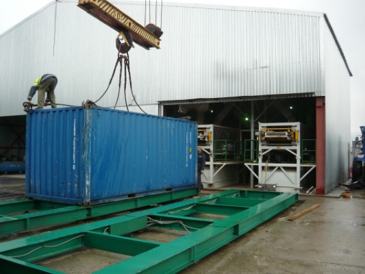 Filling equipment for shipping containers