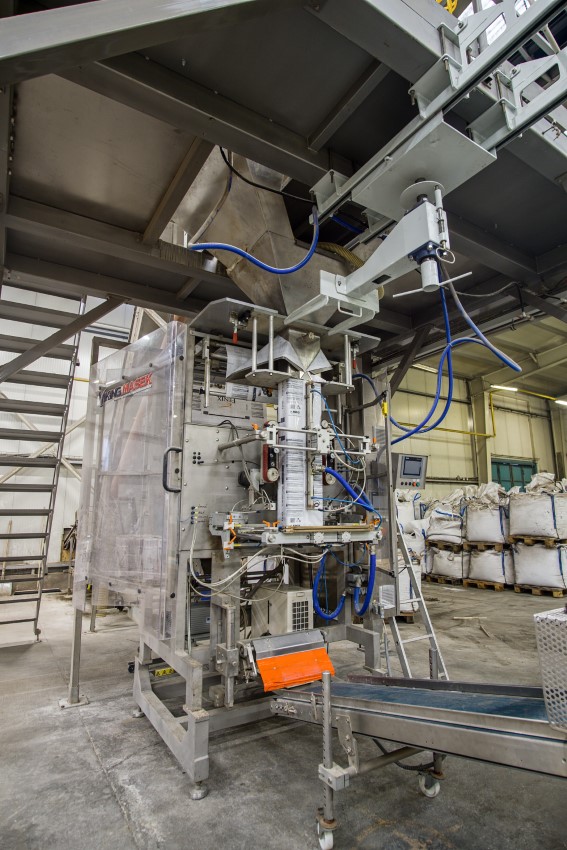 Vertical automatic packaging machines